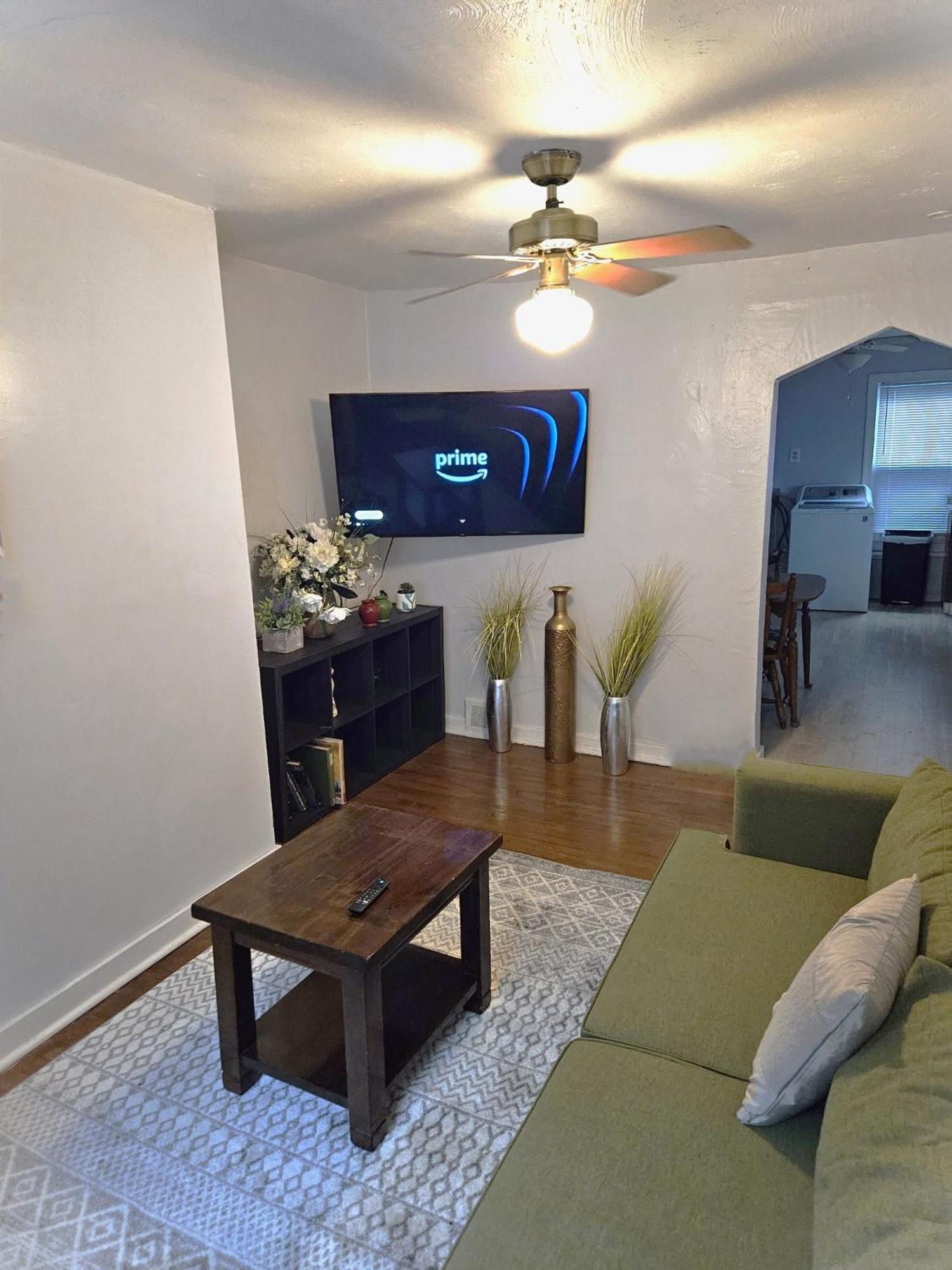 3 Bedroom Southside Pad - Sleeps 8 - Amazing Location Pittsburgh Exterior photo